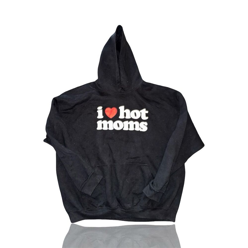 I ❤️ Hot Moms Black Pullover Hoodie Unisex Adults: Streetwear: GUC